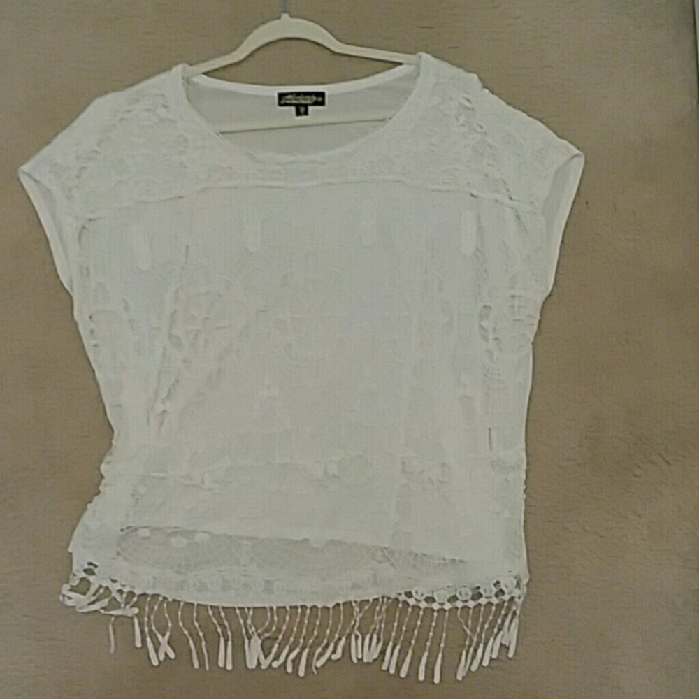 2x white crochet short sleeve shirt